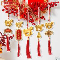ราคา มงคลม้าแขวนพลาสติกทนทาน สีแดงและทอง สำหรับปีใหม่ 2026 และการตกแต่ง (40476319482)
