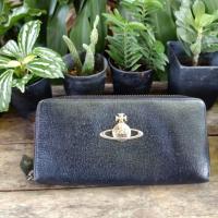 ราคา กระเป๋าสตางค์ใบยาว ยี่ห้อ Vivienne Westwood วิเวียนเวสท์วูด มือสอง สภาพดี (6437279578)