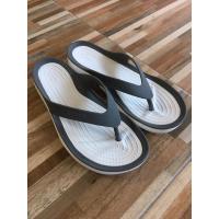 ราคา รองเท้าแตะ crocs แท้มือสอง (8252482630)