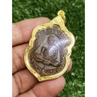 ราคา จี้พระ เหรียญเสมาแปดรอบ หลวงปู่ทิม วัดระหารไร่ ปี 2518 เลี่ยมกรอบทองไมครอน (45504678535)