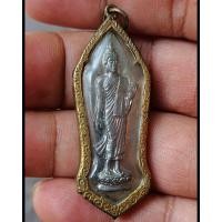 ราคา องค์ที่ 1...พระลีลา 25 พุทธศตวรรษ เนื้อชิน พิมพ์หางหงส์ มีเขี้ยว ผิวกระจก เลี่ยมกรอบธรรมจักรเดิมๆ ขาครบแข็งแรง ไม่เคยผ่า (13337556263)