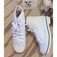 ราคา รองเท้าผ้าใบหุ้มข้อ สีขาว สภาพใหม่ ไซส์ 36 ราคา 90฿ (2797578146)