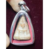 ราคา พระนางพญาพิมพ์เทวดาแบบมีหู กรุโรงทอ จังหวัดพิษณุโลก เลี่ยมสแตนเลสพร้อมใช้ (14654843687)