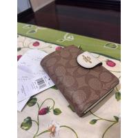 ราคา กระเป๋าสตางค์ Coach outlet แท้ รุ่น C0082 (40861396728)