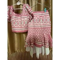 ราคา ชุดเซทลายไทยเสื้อ + กระโปรงสีชมพูกระโปรงหางปลาหน้าสั้นหลังยาว (27130568899)