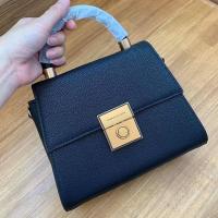 ราคา [แท้/พร้อมส่ง/สีดำ] Charles & Keith~ Croc-Effect Structured Sculptural Bag (6240270012)