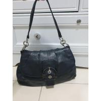 ราคา Coach F17217 used สีดำ สะพายไหล่หนังแท้ ขนาด : 12 1/2" (L) x 7 3/4" (H) x 4" (W) นิ้ว (3948898132)