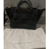 ราคา [พร้อมส่ง] ส่งต่อกระเป๋า CHARLES & KEITH FRONT FLAP TRAPEZE BAG (27310749998)
