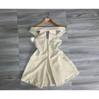 ราคา ส่งต่อเดรสสั้น-มินิเดรส ทรงปาดไหล่ ผ้านูนรังผึ้งสีขาวครีม งานโชว์หน้า แต่งเกล็ดกระโปรง ไซส์s งานป้ายAreeya ผ้าดี ใส่สวย (27967150690)