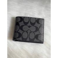 ราคา (ผ่อน0%) กระเป๋าสตางค์ชาย Coach F74993 COMPACT ID WALLET IN SIGNATURE ลายซีสีเทาดำ มีไส้ ขอบสีน้ำตา (26313446966)