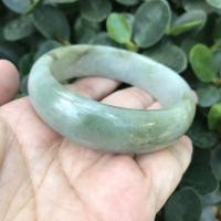 ราคา ‼️Sales‼️กำไลหยกพม่าแท้ สีเขียวน้ำผึ้งอ่อน ขนาด 52 มม. (10621305044)