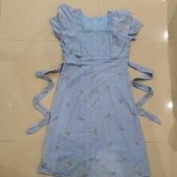 ราคา เดรสยาว ลูกไม้สีฟ้า ปักดอกชมพู (4256678620)