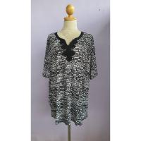 ราคา FF03291 เสื้อแฟชั่น สีดำลายขาว มือสอง แบรนด์ Liz claiborne อก free 46-52 นิ้ว (21981617659)