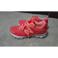 ราคา รองเท้าวิ่ง New balance ความยาวเท้า 25.5 เหมาะกับคนปกติใส่รองเท้าอื่นๆเบอร์39-40ค่ะ รองเท้าวิ่งต้องเผื่อความยาวไว้นิดนึง (474600200)