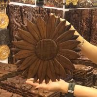ราคา แผ่นไม้สัก ไม้สักแกะสลัก ติดผนัง ลายดอกทานตะวัน ขนาด 30x30 cm. งานไม้สัก แผ่นไม้แกะสลักติดผนัง ไม้แขวนผนัง งานไม้แกะสลัก (23044121279)