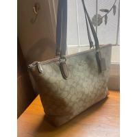 ราคา Coach 4455 Zip Top Tote In Signature Canvas Gold/Khakiมือ2 Used like new ของแท้100 (29901635724)