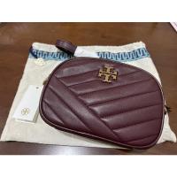 ราคา tory burch Kira chevron small camera bag ของแท้ มือสอง***ฉลองปีใหม่ ลด 500 บาท*** (19246242342)