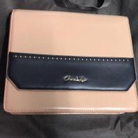 ราคา Charles & keith กระเป๋าสะพาย ของแท้จากshop สภาพใหม่มากนำมาใช้เเค่ครั้งเดียว (1272607320)
