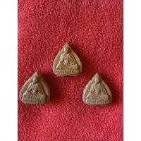 ราคา พระผงเจดีย์ครูบาศรีวิชัย รุ่นกำแพงแก้ว (8906750951)