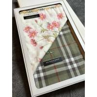 ราคา ผ้าเช็ดหน้า Burberrys ใหม่มาพร้อมกล่องสองชิ้นนะคะในหนึ่งกล่องอยู่ค่ะสวยมากใช้พันคอได้ (45103726649)