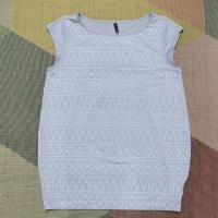 ราคา เสื้อยืด Danskin size M รอบอก 36" มือสอง สภาพดี (18993123119)