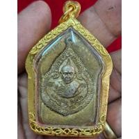 ราคา พระขุนแผนผงพรายพิมพ์ใหญ่ ฝังเหรียญหยดน้ำ ของหลวงปู่ทิมวัดละหารไร่จังหวัดระยอง พร้อมกรอบทองไมครอนฝังพลอยแท้ (57254341750)