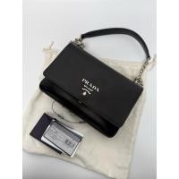 ราคา กระเป๋าสะพายข้าง PRADA woc อะไหล่เงิน ใช้น้อย pre-owned มือสองของแท้ (51354025561)