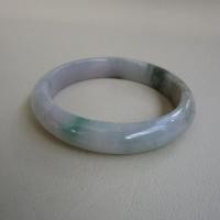 ราคา กำไลหยกพม่า Jadeite type A ขนาดวงใน 58.6mm กว้าง 12.5mm ทรงกลมท้องแบน สวมใส่ได้ทุกเพศ (43318153928)