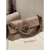 ราคา Ferragamo shoulder bag แท้ (8916905393)