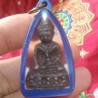 ราคา พระกริ่งหล่อเก่าโบราณพร้อมเลี่ยมเก่ามากน่าตะเลี่ยมมาไม่ต่ำกว่า20ปีอุดกริ่งข้างก้นตะไบเก่าหยาบได้เหมาตามบ้านมาจริงๆ (56853044863)