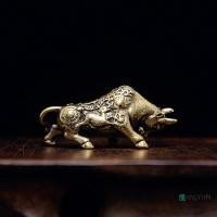 ราคา เอริงโยฮิ] ทองเหลืองโชคดีกระทิงรูปปั้นเครื่องประดับตกแต่งบ้านทองแดงสัตว์ขนาดเล็กหุ่นนําความมั่งคั่งโต๊ะทํางานตกแต่งงานฝีมือใ (40658768503)