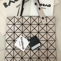 ราคา Bao Bao 6x6 สีเบจ มือสอง สภาพดี (1612197931)