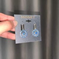 ราคา MONET ต่างหูพลอยสีน้ำเงินฟ้า (20177629879)