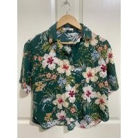 ราคา PULL&BEAR แท้% เชิ้ตครอปแขนสั้น ลายดอกเขียว อก38 ยาว21 วงแขน18 แขนยาว9 (29304156254)