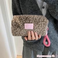 ราคา BLOSS แฟชั่นฤดูหนาวเสือดาวออกแบบ Plush Travel Cosmetic Organizers กระเป๋าถือแบบพกพากันน้ําสําหรับ Daily Essential Sto (45154056314)