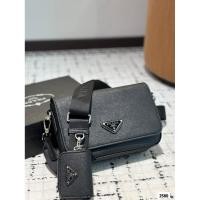 ราคา กระเป๋าสะพายข้างสีดำ ตราสามเหลี่ยม PRADA (44604815900)
