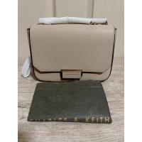 ราคา New✨ แบรนด์ CHARLES & KEITH กระเป๋า Crossbody สีครีม สายโซ่ทอง (10619586267)