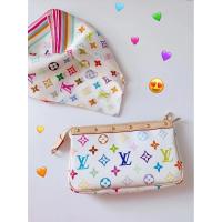 ราคา กระเป๋าสะพายสไตล์ Louis Vuitton Tricolor Pochette Accessory ดีไซน์ร่วมสมัยจาก Takashi Murakami (54453222201)