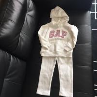 ราคา ชุดวอร์ม baby Gap UK size 4 yrs สีขาว โลโก้ชมพู มือสอง (9915337899)