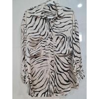 ราคา เสื้อผู้หญิงแบรนด์ zara size xs ซื้อจากshop ของแท้ 100% ใส่ครั้งเดียวค่ะ (11485331980)