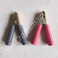 ราคา (ราคา/คู่ ดำ-แดง) คีมจับแบต คีมต่อ สายไฟ คีมจั๊มแบต คีมจับขั้วแบตเตอรี่ คีมคีบแบตเตอร์รี่ (รุ่น กลาง มือจับพลาสติก) (28637869809)