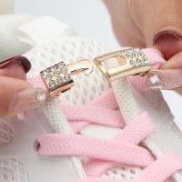 ราคา เชือกผูกรองเท้าผ้าใบ แบบยืดหยุ่น ประดับเพชร แบบไขว้ ไม่มีเชือกผูก สําหรับเด็ก และผู้ใหญ่ จํานวน 1 คู่ (22526098035)