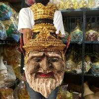 ราคา เศียรปู่ฤาษีตาไฟ พระพักตร์เนื้อว่านทองโบราณ งานเรซิ่นแข็งแรง พร้อมขาตั้งเศียร ขนาดครอบหัวได้ ผ่านพิธีปลุกเสกแล้ว (18279096220)