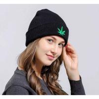 ราคา หมวกไหมพรม หมวกกันหนาว สีดำปักลายใบกัญชา ใส่ได้ทั้งผู้ชายและผู้หญิง (11283838979)