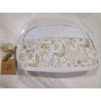 ราคา กระเป๋าผ้าเครื่องสำอางค์ สีขาวขาวลายดอกไม้สีทอง ขนาด5.5x2.5x9นิ้ว ป้าย CLARINs (24419517636)