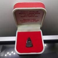 ราคา หลวงพ่อทวด เหยียบน้ำทะเลจืด ลอยองค์ เนื้อนวะ พุทธาภิเษก วัดช้างไห้ วัดพระแก้ว กรมเสมียนตรา กลาโหม สร้าง ปี2540 กล่องเดิม (24773391081)