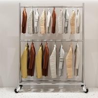 ราคา ร้านขายเสื้อผ้าชั้นวางจอแสดงผลแปรงไม้แขวนเสื้อสแตนเลสชั้นยาวก้านเสื้อผ้าสองชั้นสีเงินมือถือราวแขวนเสื้อผ้าที่มีล้อ (52902366801)