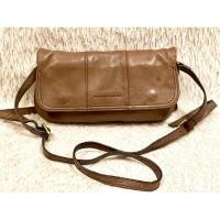 ราคา กระเป๋า หนังมือสอง แบรนด์ RABEANCO สภาพสวย มีตำหนิเล็กน้อยเป็นรอยจุด มีช่องใส่ของช่องใหญ่ 2 ช่อง ภายในสะอาด (26810958267)