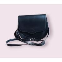 ราคา กระเป๋าคลอสบอดี้หนังสีดำมือสอง (25768066429)