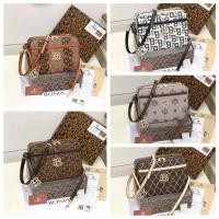 ราคา ฟรีกล่อง BONIA SLINGBAG 915888-24 (44600384041)